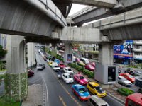 DSC 1088  Le Sky Train étant ses voies en béton au-dessus des avenues
