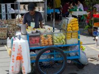DSC 1890  Un vendeur ambulant