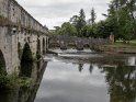 Le pont coudé vu de la rive droite du canal et les jardins tranquilles