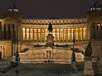 Vue nocturne du onument à Victor Emmanuel