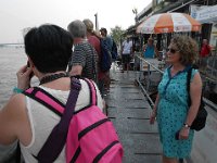 Bangkok :En attendant le bateau sur la Chao Phraya