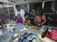 Son épouse Pook : Cours cuisine, Nous