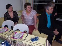 Soir du réveillon  Christine : tu la trouves belle toi, cette mini jupe. Regarde plutôt mon beau collier