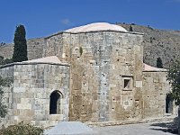 Eglise St Titus- vue de la façade arrière  Initialement il s'agissait d' une basilique à trois nefs couverte d’une charpente, ornementée de marbres rares, d’autels et de chapelles.