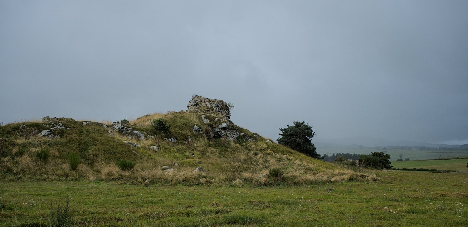 Coulée de lave figée à sa sortie au pied du volcan