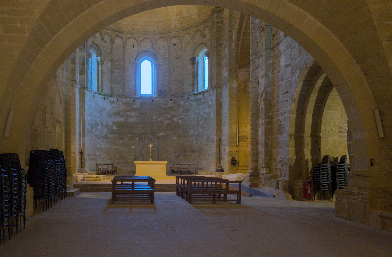 Le transept, l'abside et le maître autel