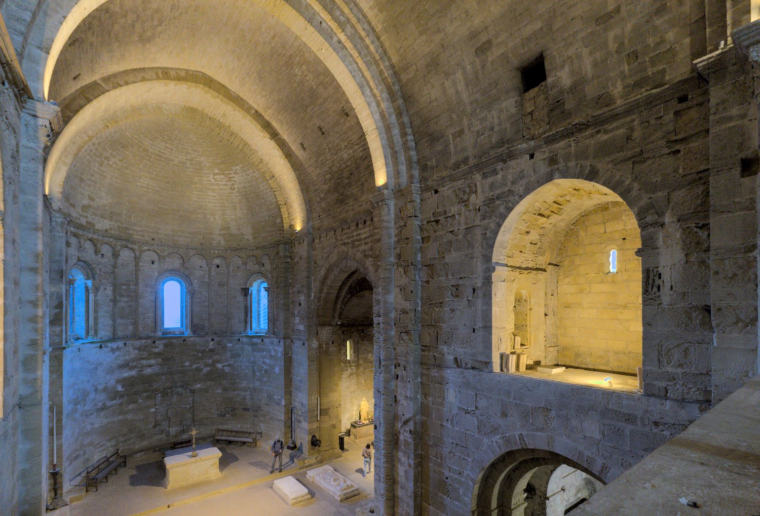 L'abside vue de la tribune des chanoines