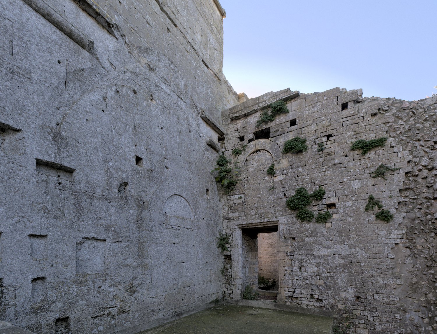 Vestiges de l'ancienne église