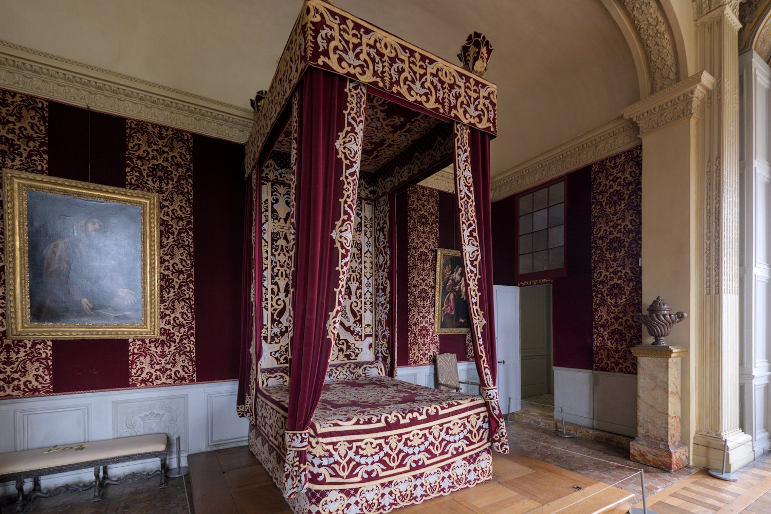 Le lit de la chambre du roi