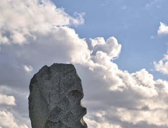Plouguerneau- Le menhir de Kervenni