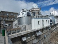 Au premier plan coupole du télescope de 60 cm, derrière au centre la coupole Robley et au fond à droite la coupole du coronographe