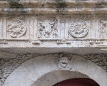 Entablement sculpté