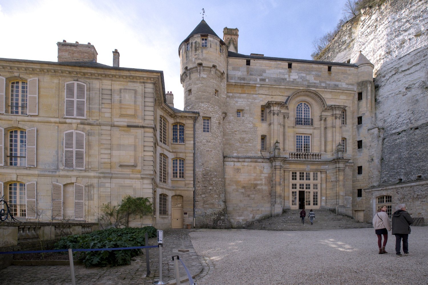 La Cour d'honneur - Le pavillon de l'horloge
