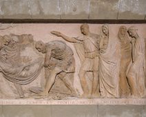 Chapelle centrale - Bas relief droit en terre cuite (Funérailles de Saint Nicaise)