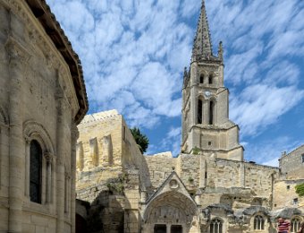 Site de l'église monolithe, le parvis