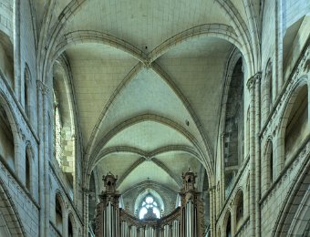 La nef en direction de l'orgue