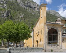 Chapelle des pénitents blancs  La chapelle a été construite au 17e siècle pour servir de lieu de réunion et de prière pour la confrérie.