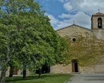 Eglise Saint Denis  Eglise édifiée au XIè siècle et remaniée au XIVè siècle
