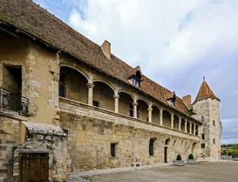La façade du château et sa galerie