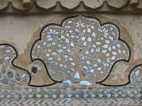 Décoration réalisée avec des morceaux de miroir