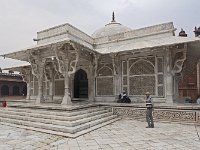 Grande cour de la mosquée - Le tombeau de Sheik  Salim Chishti  né à Delhi en 1480 et mort à Fatehpur-Sikri en 1572, Salim Chishti est un saint soufi indien très vénéré