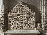 Représentation emblématique du mont  Shatrunjaya, où 863 temples Jain se regroupent près de Palitana.  Shatrunjaya ("lieu de la victoire contre les ennemis intérieurs")  sont des collines situées par la ville de Palitana , dans le district de Bhavnagar(Gurajat). Les collines ont été sanctifiées quand Rishabha , le premier tirthankara du jaïnisme , a donné son premier sermon dans le temple sur le sommet de la colline