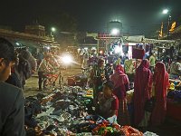 Marché aux vêtements  Les vêtements ne sont pas de très bonne qualité, mais on peut trouver un sari à moins de 5€