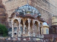 Bâtiment près de l'entrée