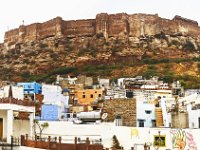 Vue générale du fort au-dessus de la ville