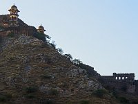 Vue de la forteresse de Jaigarh  et des fortifications