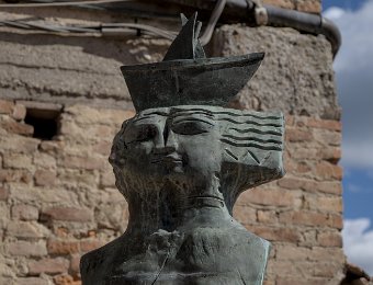 Sculpture près de la maison de Boccaccio