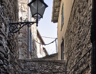 Apricale- rue et arche de renfort