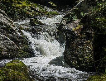 Aston au dessus du barrage de la Riète (Ariège)  Nikon D700 - F11 - 1/160 - 92mm - 100ISO : Aston, torrent, ariège