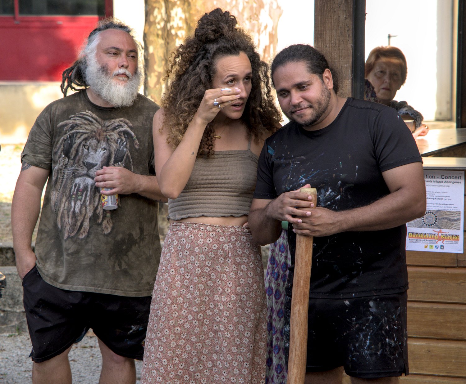 Goompi, leader de la troupe, Nidala Barker et Hart