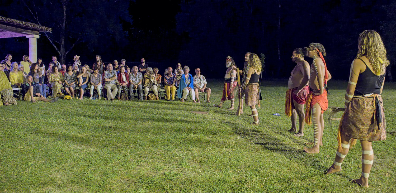 Carroboree (chants et danses)