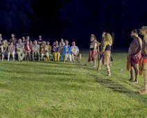 Carroboree (chants et danses)  Le carroboree est une cérémonie traditionnelle aborigène faite de danses et de chants