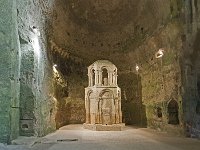 Le reliquaire sous la voute taillée  Edicule monolithe (taillé dans un seul bloc)