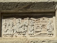 Bas-relief dans un mur