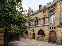Maison néogothique (1882)  Maison construite par les parents d'André Dejean, maire de Belvès de 1904 à 1942
