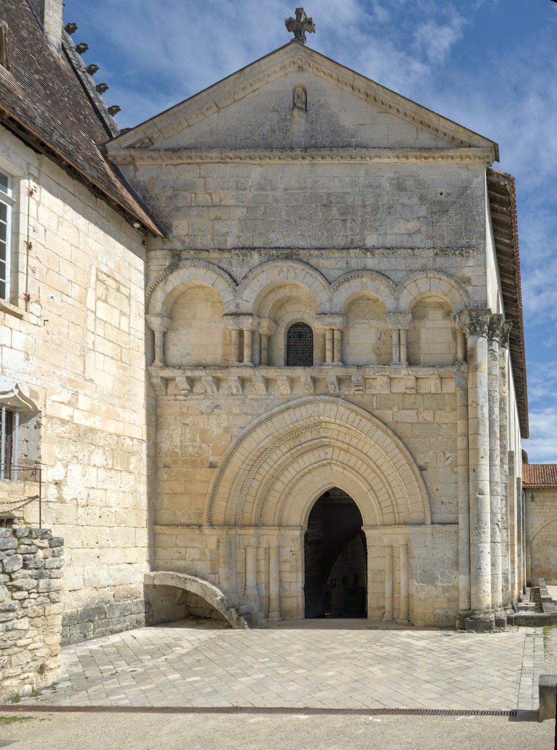 Façade de l'église abbatiale