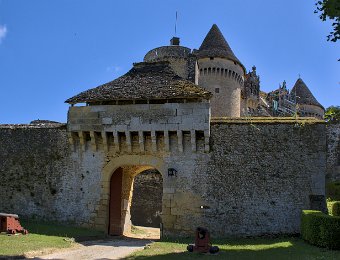 Le 1er châtelet et la 1ère enceinte  Le 1er châtelet est situé sur la 1ère enceinte de rempart