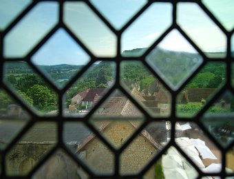 Toutes les fenêtres du château offrent une vue dégagée  sur la campagne périgourdine