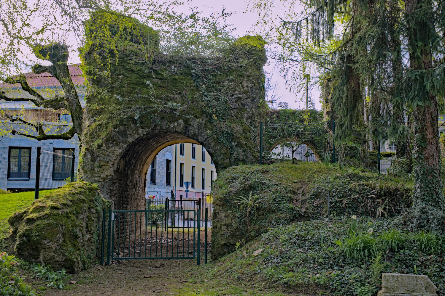 Jardin des Arènes - Ancienne porte d'accès de l'amphithéatre