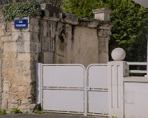 Rue Romaine - Vestige de villa galloromaine dans le mur d'un garage