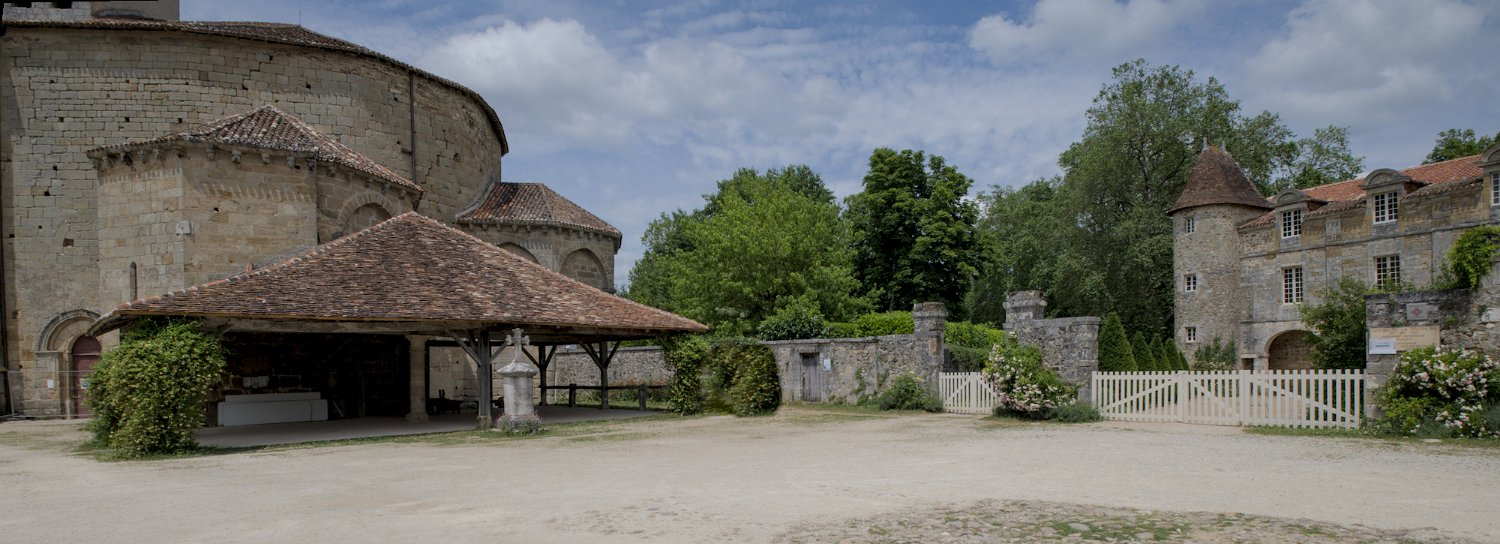 Centre du village : église, halle et château