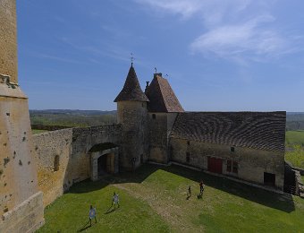 La cour basse, les écuries