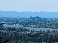 La vallée du Rhône. Au milieu : Avignon
