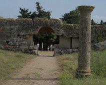 La porte de la muraille méridionale vue de l'intérieur du site