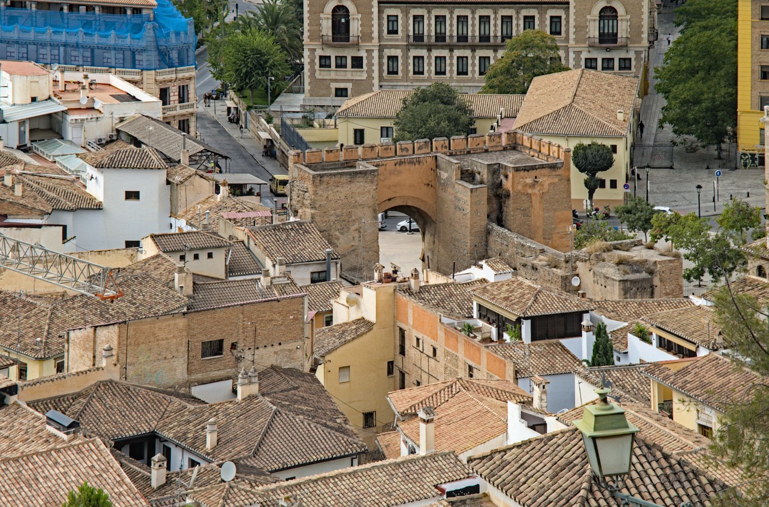 Vue sur la porte de Elvira