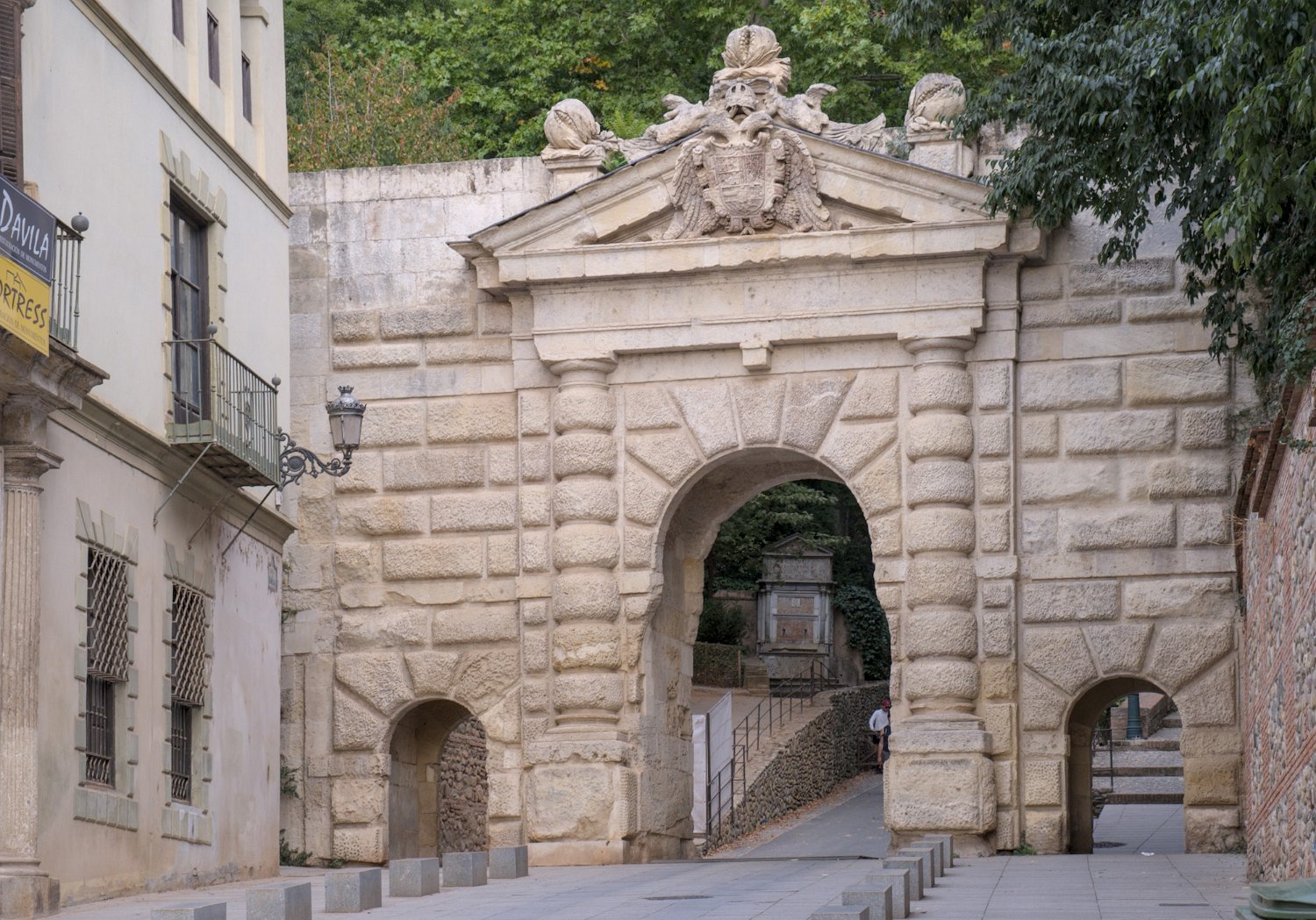 Alhambra - Puerta de la Granadas